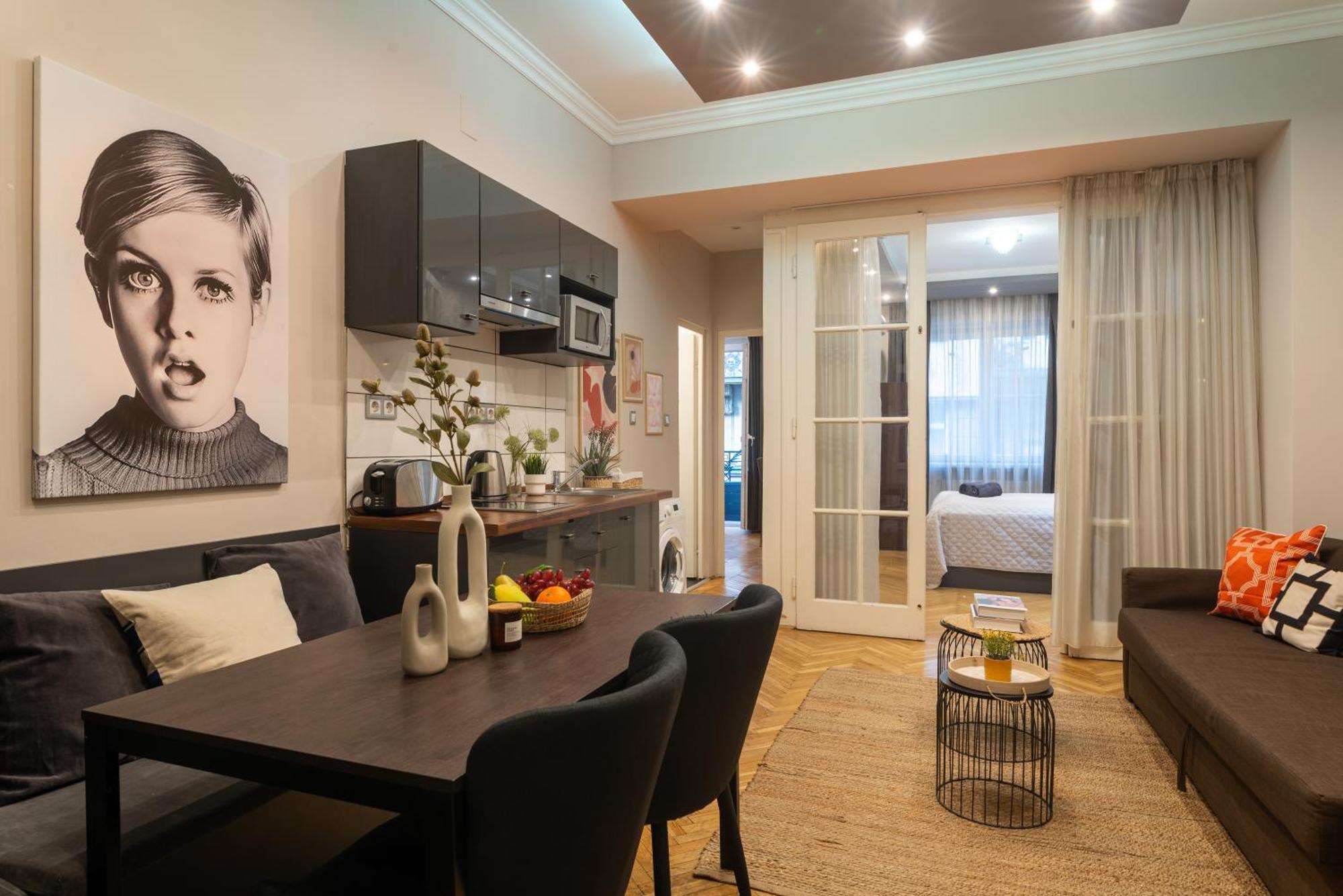 Super Cosy 3br Near Newyork Cafe With Balcony * Boedapest