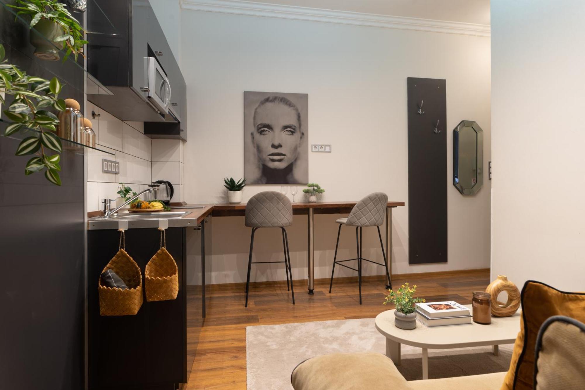 Super Cosy 3br Near Newyork Cafe With Balcony Appartement Boedapest