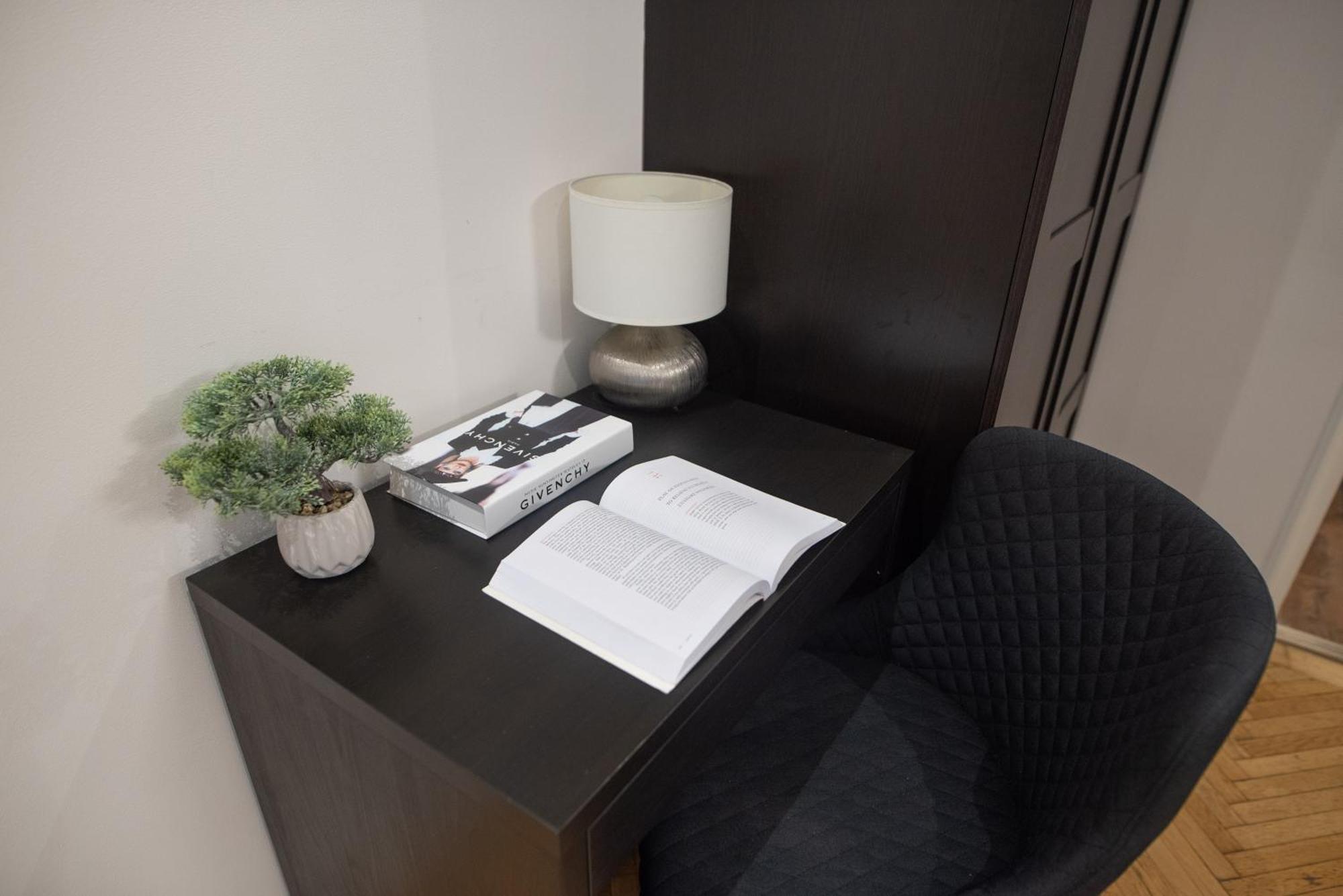 Appartement Super Cosy 3br Near Newyork Cafe With Balcony Boedapest
