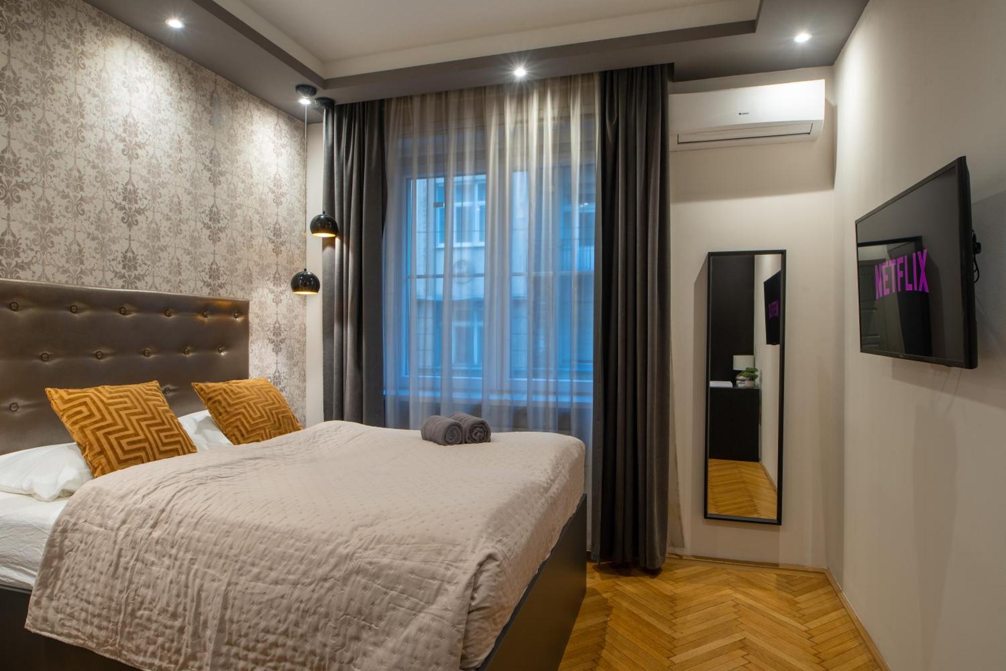 Super Cosy 3br Near Newyork Cafe With Balcony * Boedapest